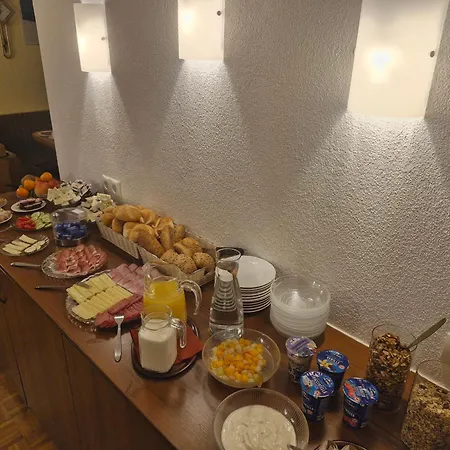 Bed & Breakfast Gaestehaus Kuen