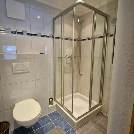 לינה וארוחת בוקר Gaestehaus Kuen 3*